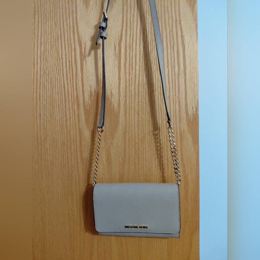 Michael Kors Crossbody Wallet on Chain